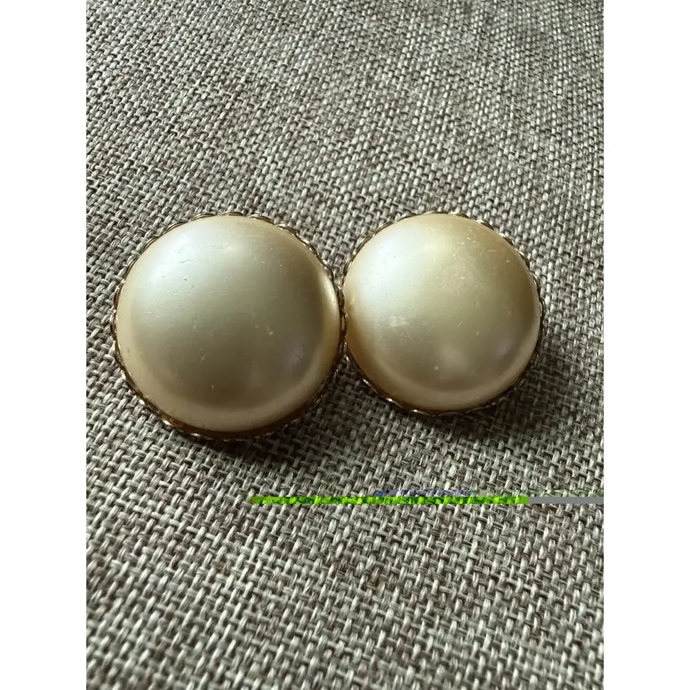 Emmons button clip
